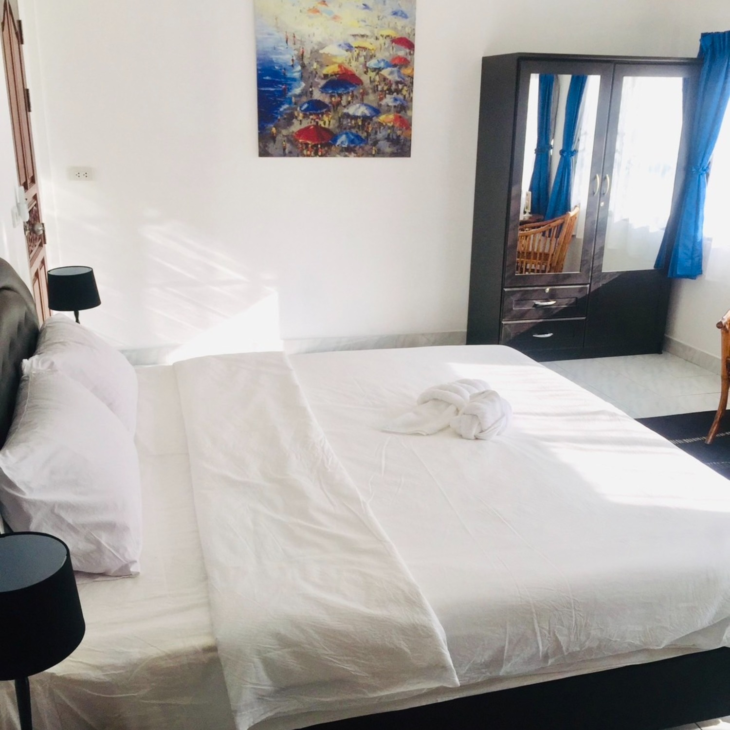 Bright, simple comfort — Lyndale Lodge