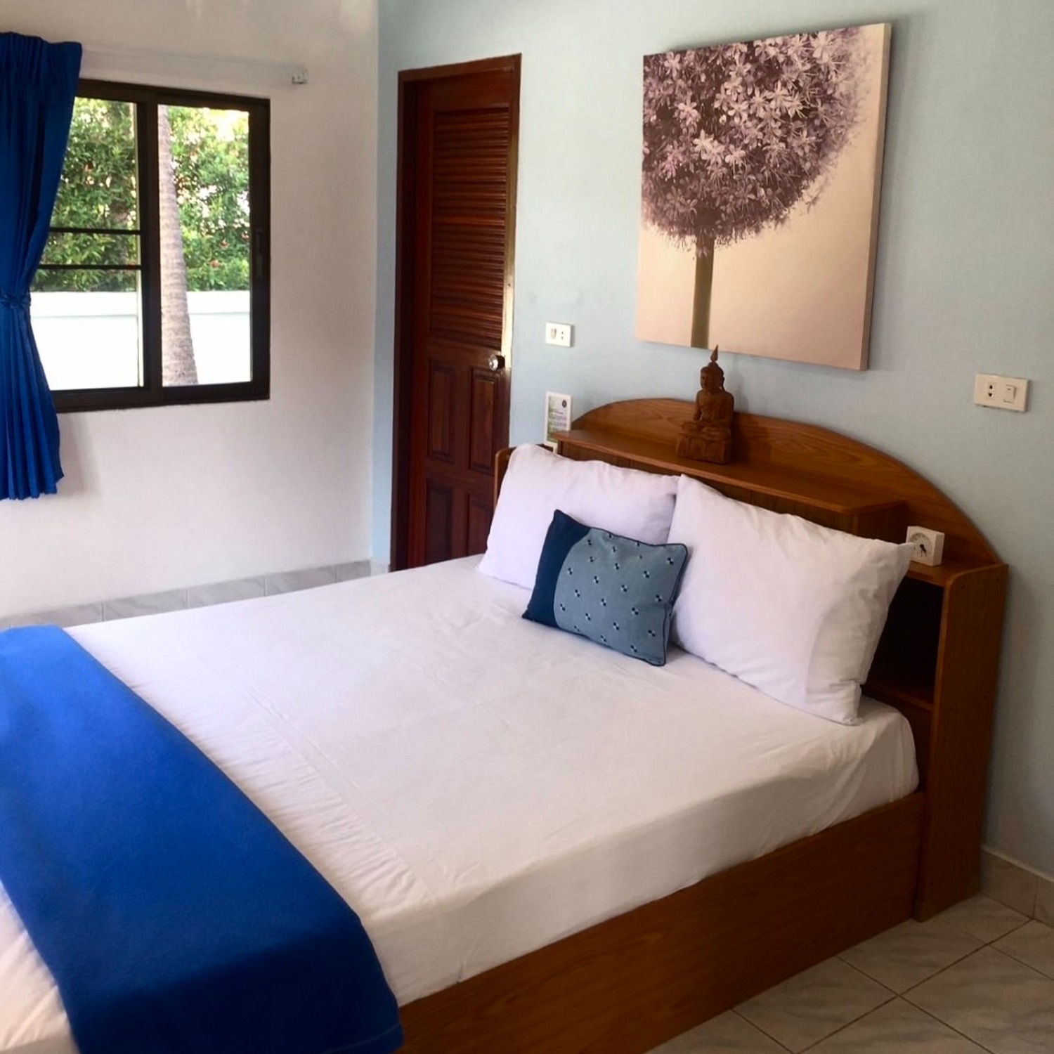 The Standard Double Room at Lyndale Lodge with a double bed, garden window and soft natural light